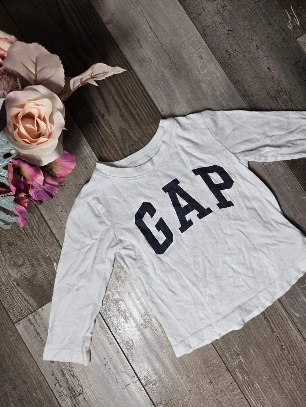 baby gap brannan's favorites kids long-sleeve logo tee in white size 12-18m euc